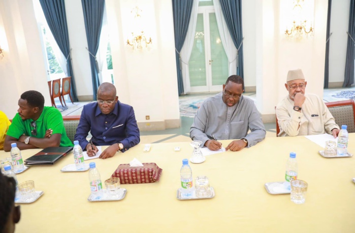 [PHOTO] Culture : Le chef de l’État a reçu les acteurs majeurs du Hip Hop Galsen