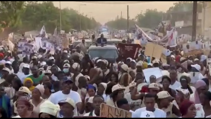 Macky SALL à Tamba: le chef de l’état accueilli par une foule immense (Images) Macky SALL à Tamba: le chef de l’état accueilli par une foule immense (Images)