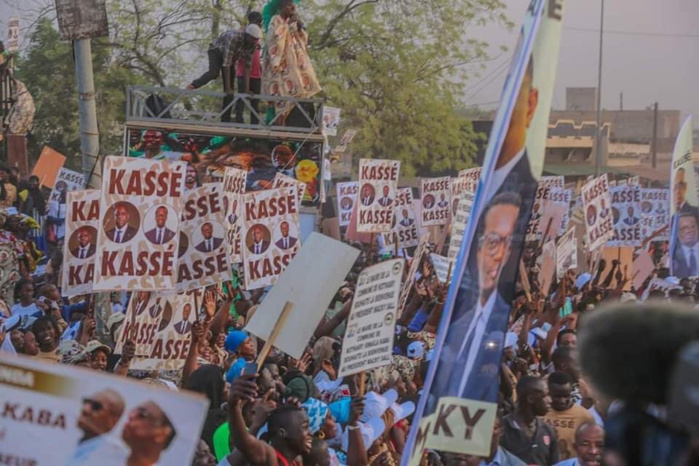 Macky Sall à Tamba : le chef de l’État séduit par l’impressionnante mobilisation de Mamadou Kassé