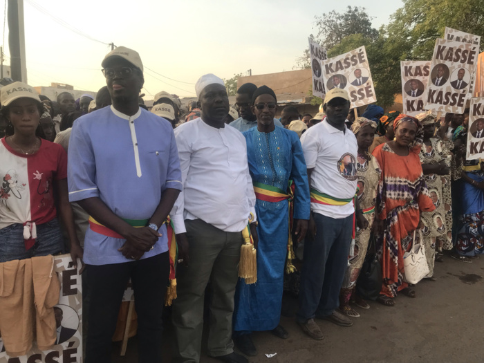 Macky Sall à Tamba : le chef de l’État séduit par l’impressionnante mobilisation de Mamadou Kassé Macky Sall à Tamba : le chef de l’État séduit par l’impressionnante mobilisation de Mamadou Kassé