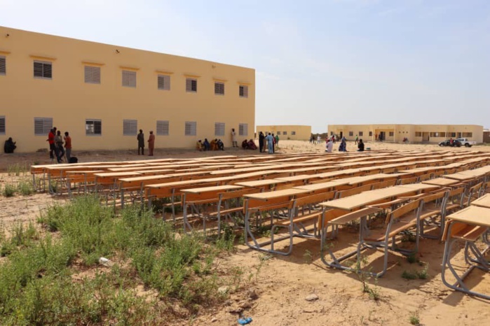 ROSS- BÉTHIO / Le Maire Faly Seck remet au nouveau lycée 462 tables bancs pour une valeur de 16 millions 