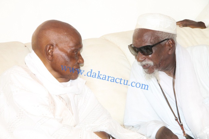 Les images de la visite de Maître Abdoulaye Wade aux HLM 1, chez le Khalife Général des mourides, Serigne Sidy Mokhtar M'backé 