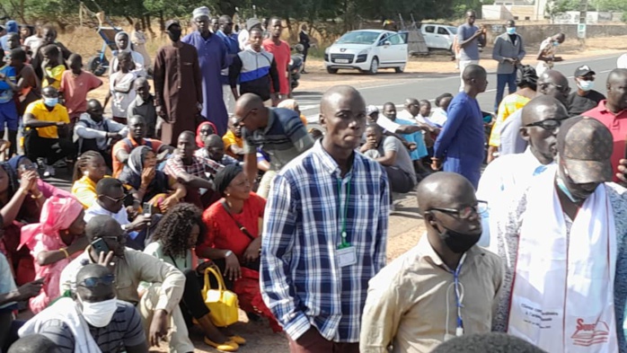 Meurtre de Bassirou Mbaye à Ndiaffate : Les enseignants de la région de Kaolack décrétent une grève générale pour le reste de la semaine et exigent une condamnation à perpétuité.
