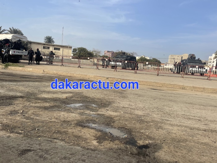 Place de la Nation : Le lieu de rassemblement de l’opposition complètement barricadé Place de la Nation : Le lieu de rassemblement de l’opposition complètement barricadé