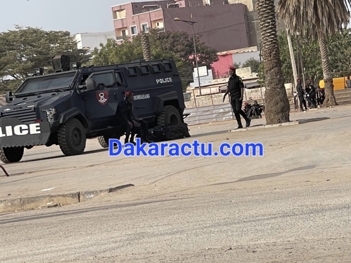 Place de la Nation : Le lieu de rassemblement de l’opposition complètement barricadé Place de la Nation : Le lieu de rassemblement de l’opposition complètement barricadé