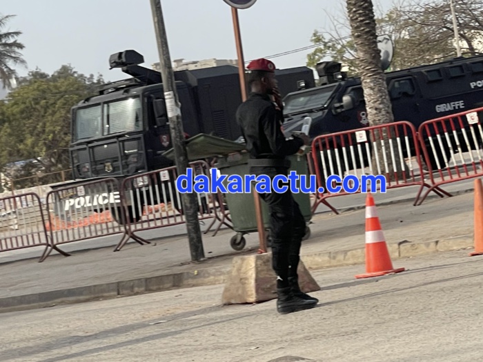 Place de la Nation : Le lieu de rassemblement de l’opposition complètement barricadé Place de la Nation : Le lieu de rassemblement de l’opposition complètement barricadé