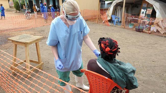 Ebola: la volontaire française de MSF contaminée par le virus Ebola au Liberia est arrivée en France