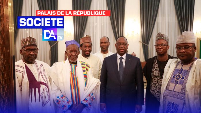 Palais : Le président Macky Sall reçoit le khalife de Médina Baye et son ministre en charge des grands travaux, Baye Ciss et prend en charge le financement de l'esplanade et...