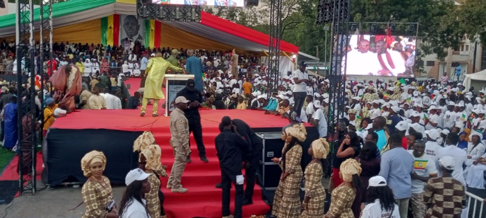 Thiès/Sargal Président Macky Sall par Abdoulaye Dièye (Images) Thiès/Sargal Président Macky Sall par Abdoulaye Dièye (Images)
