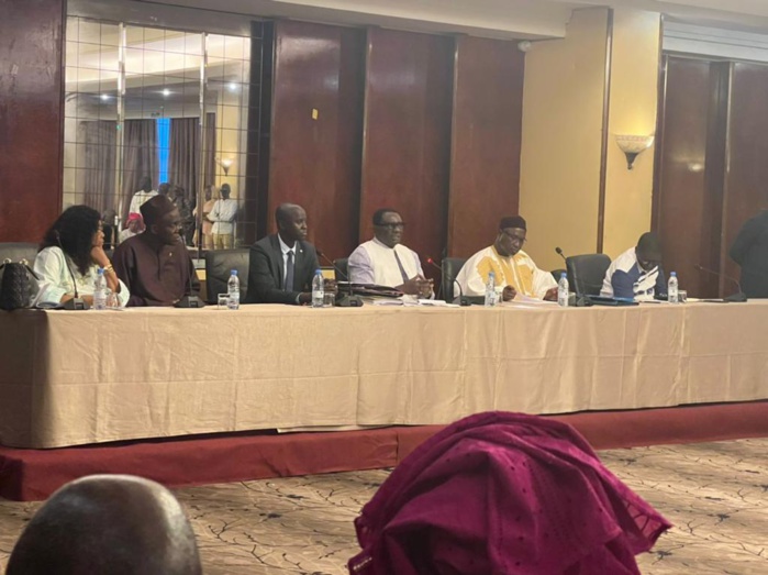 Keur Massar : Le ministre d’État Dr Cheikh Kanté réussi la prouesse de l’unification des responsables politiques du département. Keur Massar : Le ministre d’État Dr Cheikh Kanté réussi la prouesse de l’unification des responsables politiques du département.