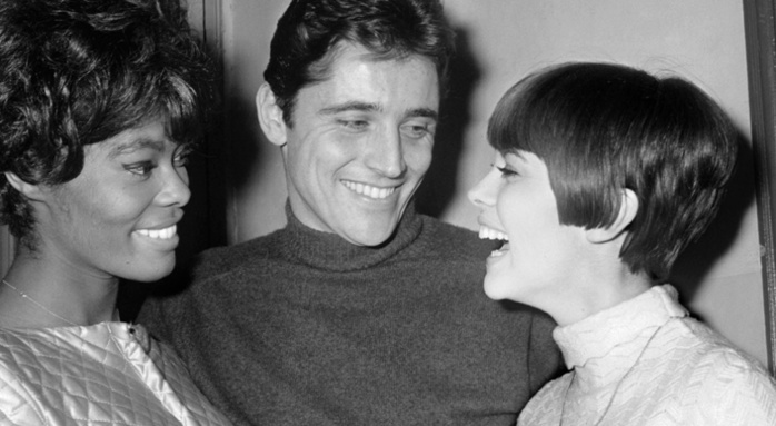 Mireille Mathieu: 50 ans de carrière, une coiffure