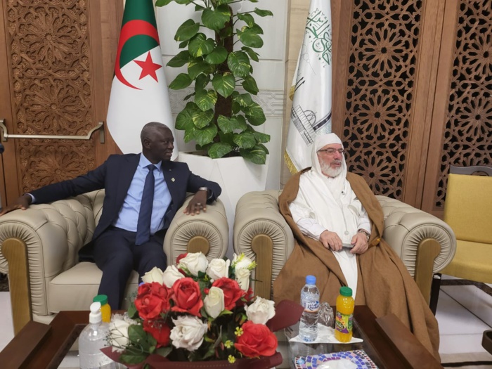 ALGER- Le President de l’Assemblée Nationale prend part aux travaux de l’UPCI et rend visite aux lions à quelques heures de leur 1/2finale de Chan. ALGER- Le President de l’Assemblée Nationale prend part aux travaux de l’UPCI et rend visite aux lions à quelques heures de leur 1/2finale de Chan.