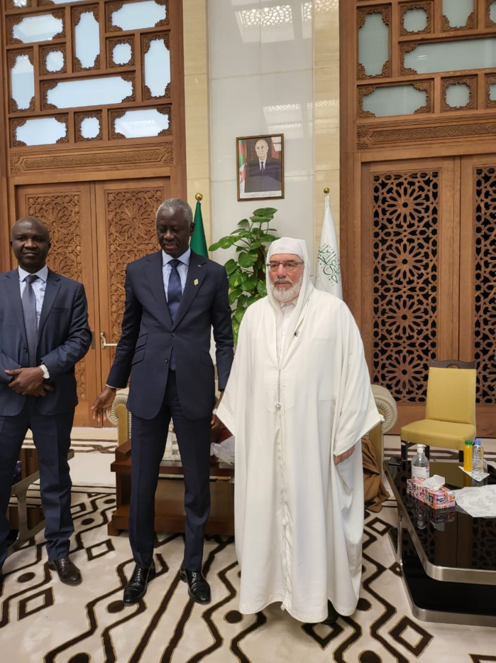 ALGER- Le President de l’Assemblée Nationale prend part aux travaux de l’UPCI et rend visite aux lions à quelques heures de leur 1/2finale de Chan. ALGER- Le President de l’Assemblée Nationale prend part aux travaux de l’UPCI et rend visite aux lions à quelques heures de leur 1/2finale de Chan.
