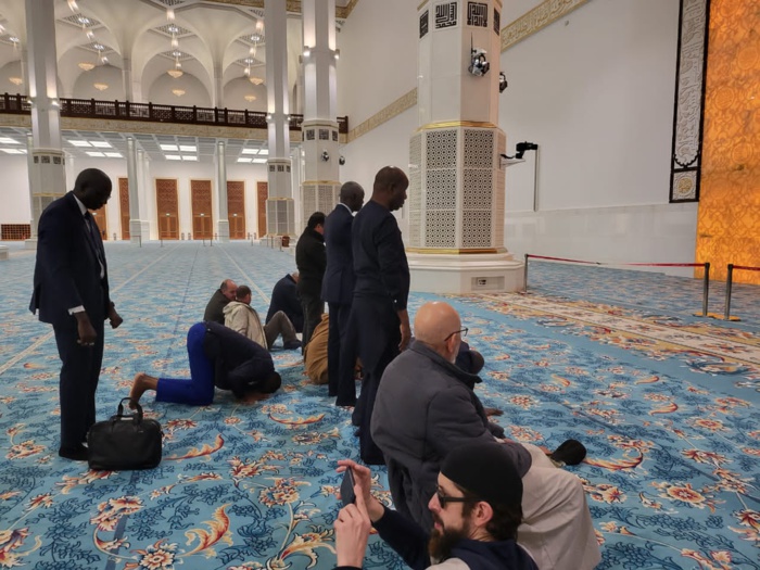 ALGER- Le President de l’Assemblée Nationale prend part aux travaux de l’UPCI et rend visite aux lions à quelques heures de leur 1/2finale de Chan. ALGER- Le President de l’Assemblée Nationale prend part aux travaux de l’UPCI et rend visite aux lions à quelques heures de leur 1/2finale de Chan.