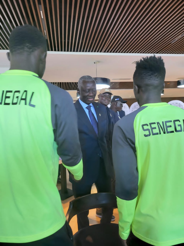 ALGER- Le President de l’Assemblée Nationale prend part aux travaux de l’UPCI et rend visite aux lions à quelques heures de leur 1/2finale de Chan. ALGER- Le President de l’Assemblée Nationale prend part aux travaux de l’UPCI et rend visite aux lions à quelques heures de leur 1/2finale de Chan.