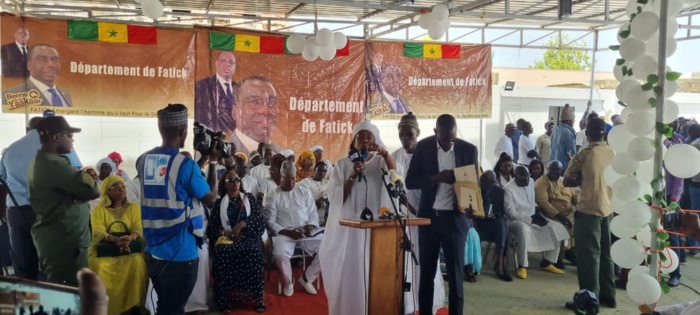 Cérémonie de lancement de la vente des cartes et installations des comités présidée par le Ministre d état Dr Cheikh Kante ( images) Cérémonie de lancement de la vente des cartes et installations des comités présidée par le Ministre d état Dr Cheikh Kante ( images)
