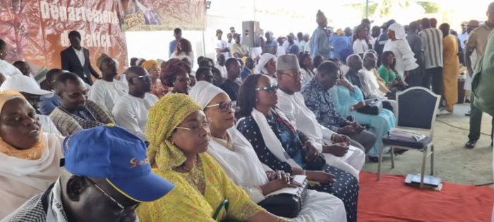 Cérémonie de lancement de la vente des cartes et installations des comités présidée par le Ministre d état Dr Cheikh Kante ( images) Cérémonie de lancement de la vente des cartes et installations des comités présidée par le Ministre d état Dr Cheikh Kante ( images)