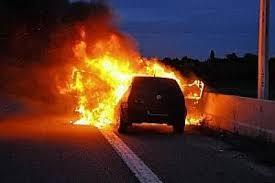 Incendie : une voiture prend feu sur l’autoroute à péage