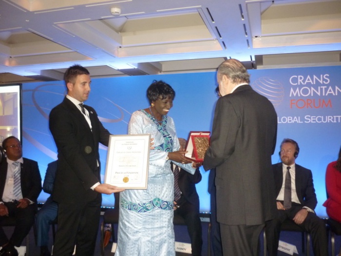  Mme Aminata Touré primée par la Fondation du Conseil du Forum de Crans Montana 