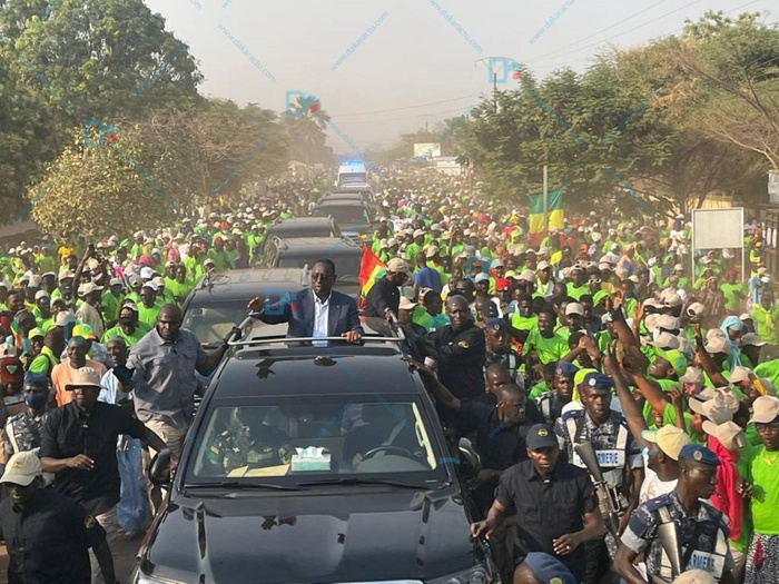 Accueil populaire à Sédhiou : Les Images de L’arrivée du President Macky Sall dans le Pakao Accueil populaire à Sédhiou : Les Images de L’arrivée du President Macky Sall dans le Pakao
