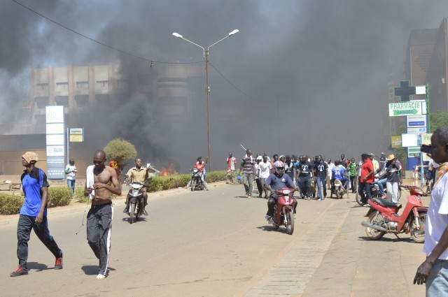 Dernière minute/Burkina : Affrontements entre manifestants et forces de l'ordre devant le Palais