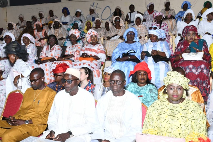 BAMBEY - Journée du 08 mars : L’ambassadeur itinérant El Hadj Dia honoré par les femmes BAMBEY - Journée du 08 mars : L’ambassadeur itinérant El Hadj Dia honoré par les femmes