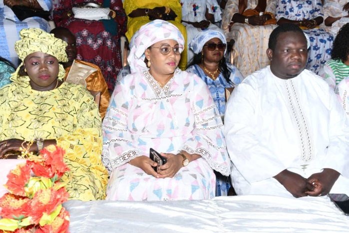 BAMBEY - Journée du 08 mars : L’ambassadeur itinérant El Hadj Dia honoré par les femmes BAMBEY - Journée du 08 mars : L’ambassadeur itinérant El Hadj Dia honoré par les femmes