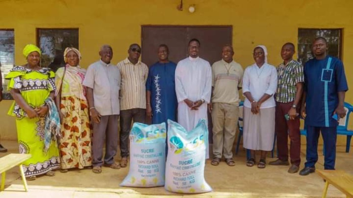 Carême : le Maire de Kédougou fait un don de sucre à la communauté catholique Carême : le Maire de Kédougou fait un don de sucre à la communauté catholique