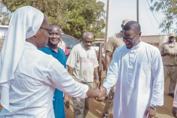 Carême : le Maire de Kédougou fait un don de sucre à la communauté catholique Carême : le Maire de Kédougou fait un don de sucre à la communauté catholique