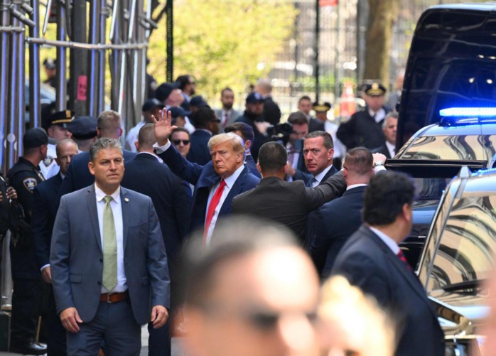 Trump juge "surréaliste" d'avoir à comparaître devant la justice Trump juge "surréaliste" d'avoir à comparaître devant la justice