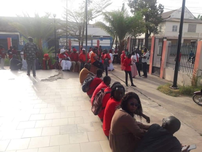 Mairie de Ziguinchor : Les agents municipaux en grève pour exiger l’augmentation des salaires Mairie de Ziguinchor : Les agents municipaux en grève pour exiger l’augmentation des salaires