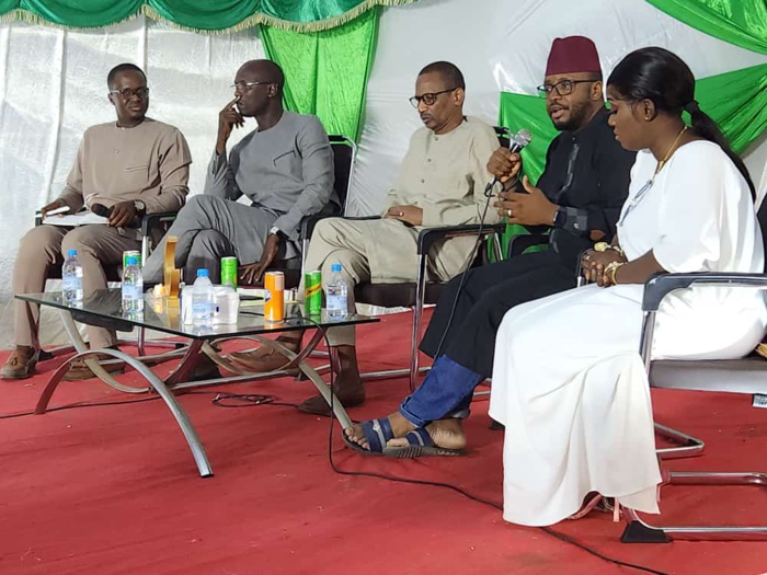Wakhinane Nimzatt : Le maire Racine Talla initie le débat autour du développement local et de la citoyenneté des jeunes Wakhinane Nimzatt : Le maire Racine Talla initie le débat autour du développement local et de la citoyenneté des jeunes