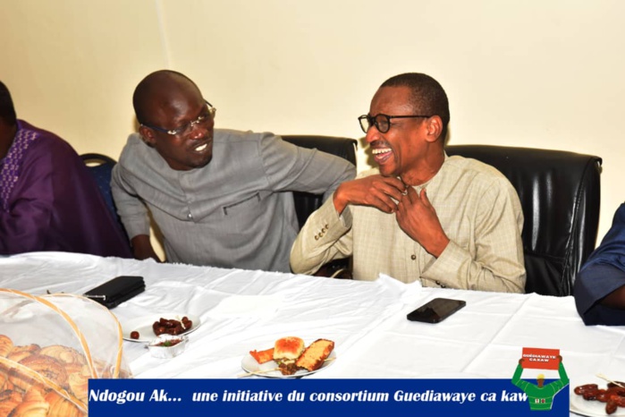 Wakhinane Nimzatt : Le maire Racine Talla initie le débat autour du développement local et de la citoyenneté des jeunes Wakhinane Nimzatt : Le maire Racine Talla initie le débat autour du développement local et de la citoyenneté des jeunes