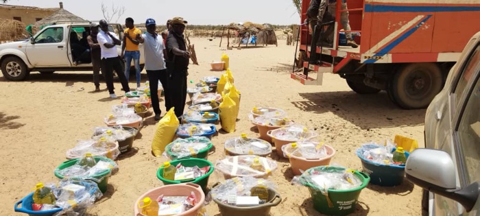 La fondation Senegindia offre des kits en guise de "Soukarou koor" aux villages environnants de Mbane d'un coût global de 42 millions de nos francs. La fondation Senegindia offre des kits en guise de "Soukarou koor" aux villages environnants de Mbane d'un coût global de 42 millions de nos francs.