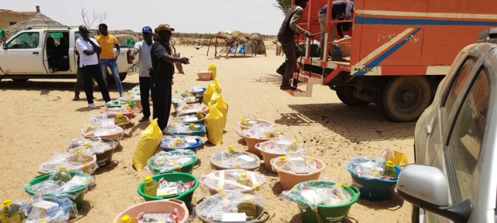 La fondation Senegindia offre des kits en guise de "Soukarou koor" aux villages environnants de Mbane d'un coût global de 42 millions de nos francs. La fondation Senegindia offre des kits en guise de "Soukarou koor" aux villages environnants de Mbane d'un coût global de 42 millions de nos francs.