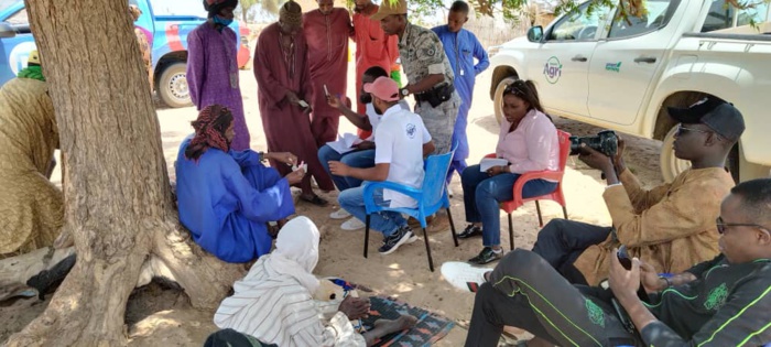 La fondation Senegindia offre des kits en guise de "Soukarou koor" aux villages environnants de Mbane d'un coût global de 42 millions de nos francs. La fondation Senegindia offre des kits en guise de "Soukarou koor" aux villages environnants de Mbane d'un coût global de 42 millions de nos francs.