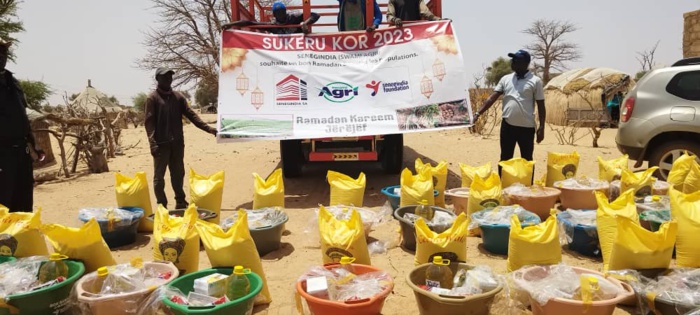 La fondation Senegindia offre des kits en guise de "Soukarou koor" aux villages environnants de Mbane d'un coût global de 42 millions de nos francs. La fondation Senegindia offre des kits en guise de "Soukarou koor" aux villages environnants de Mbane d'un coût global de 42 millions de nos francs.