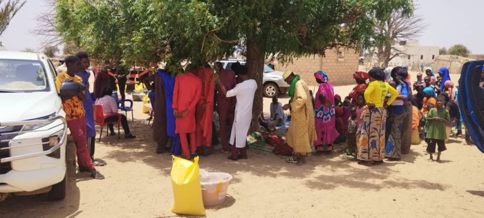 La fondation Senegindia offre des kits en guise de "Soukarou koor" aux villages environnants de Mbane d'un coût global de 42 millions de nos francs. La fondation Senegindia offre des kits en guise de "Soukarou koor" aux villages environnants de Mbane d'un coût global de 42 millions de nos francs.