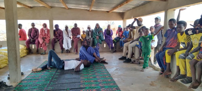 La fondation Senegindia offre des kits en guise de "Soukarou koor" aux villages environnants de Mbane d'un coût global de 42 millions de nos francs. La fondation Senegindia offre des kits en guise de "Soukarou koor" aux villages environnants de Mbane d'un coût global de 42 millions de nos francs.