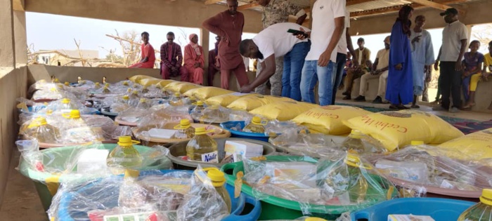 La fondation Senegindia offre des kits en guise de "Soukarou koor" aux villages environnants de Mbane d'un coût global de 42 millions de nos francs. La fondation Senegindia offre des kits en guise de "Soukarou koor" aux villages environnants de Mbane d'un coût global de 42 millions de nos francs.