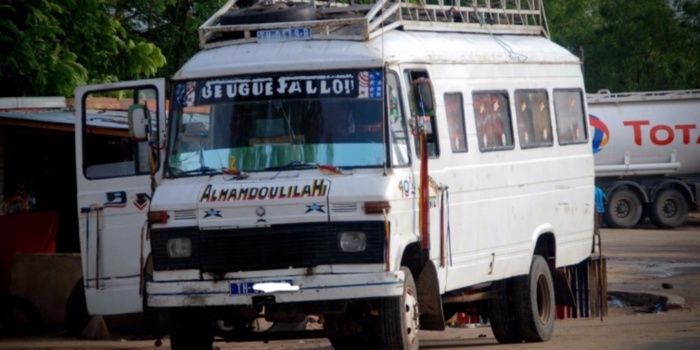 Pour avoir refusé le Yakalé, le vieux de soixante ans se fait casser la tête par un apprenti de car "Ndiaga Ndiaye." Pour avoir refusé le Yakalé, le vieux de soixante ans se fait casser la tête par un apprenti de car "Ndiaga Ndiaye."