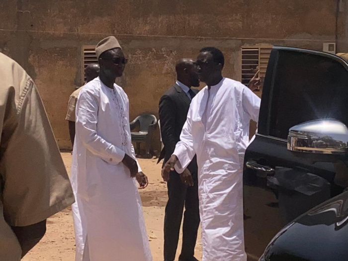 Rufisque/Décès du père du ministre de la justice: Macky SALL est venu présenter ses condoléances Rufisque/Décès du père du ministre de la justice: Macky SALL est venu présenter ses condoléances