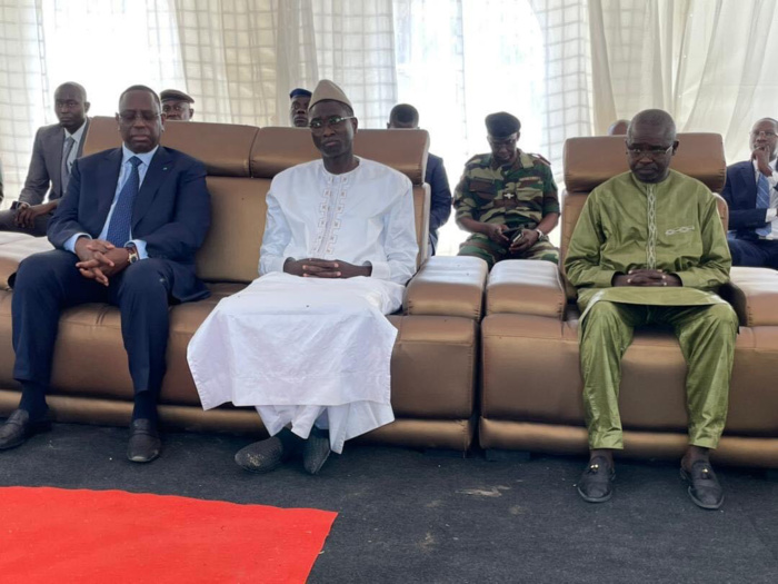 Rufisque/Décès du père du ministre de la justice: Macky SALL est venu présenter ses condoléances Rufisque/Décès du père du ministre de la justice: Macky SALL est venu présenter ses condoléances