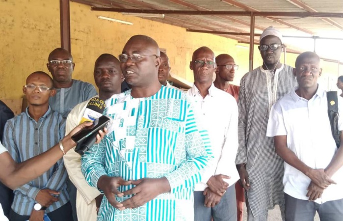 Kédougou/Éducation : le CD, dirigé par Mamadou S. Sow, livre aux écoles 150 tables bancs et 08 bureaux fabriqués par les élèves du lycée technique. Kédougou/Éducation : le CD, dirigé par Mamadou S. Sow, livre aux écoles 150 tables bancs et 08 bureaux fabriqués par les élèves du lycée technique.