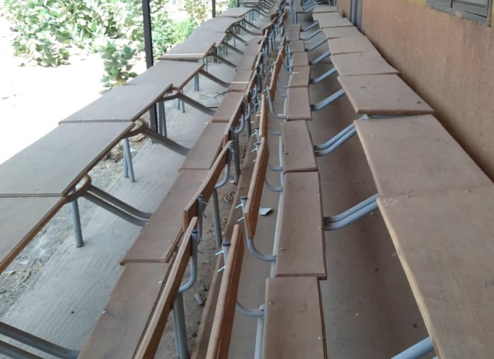 Kédougou/Éducation : le CD, dirigé par Mamadou S. Sow, livre aux écoles 150 tables bancs et 08 bureaux fabriqués par les élèves du lycée technique. Kédougou/Éducation : le CD, dirigé par Mamadou S. Sow, livre aux écoles 150 tables bancs et 08 bureaux fabriqués par les élèves du lycée technique.