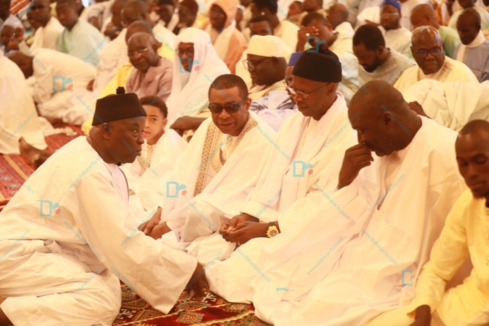 Korité 2023 : Les clichés des meilleurs moments de la prière à Massalikoul Djinane avec Youssou Ndour et Cie … (Photos)