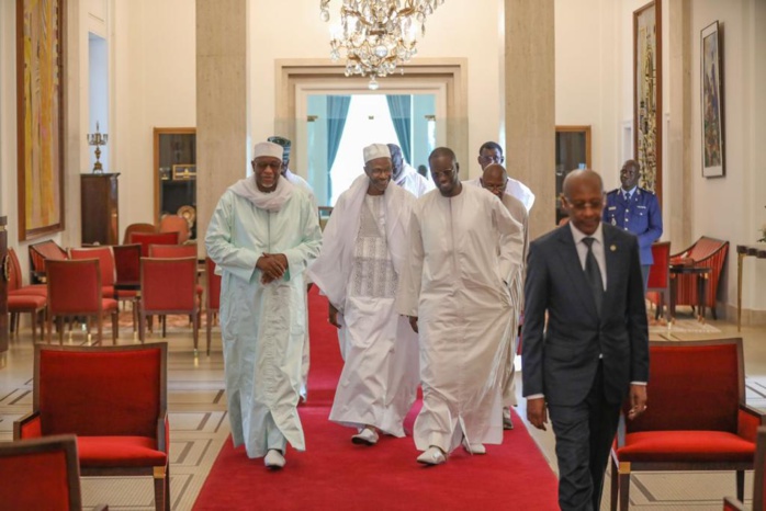 CULTURE - Les photos de Cheikh Ahmadou Bamba présentées au Chef de l’État et inscrites au patrimoine culturel national CULTURE - Les photos de Cheikh Ahmadou Bamba présentées au Chef de l’État et inscrites au patrimoine culturel national