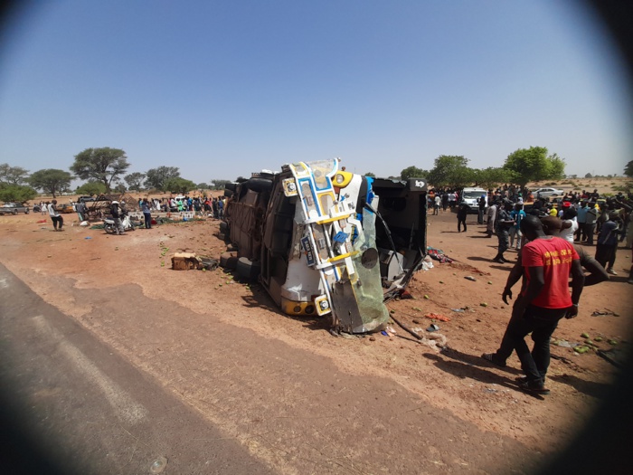 Accident sur la route de Kahone : 3 morts et 57 blessés (bilan provisoire). Accident sur la route de Kahone : 3 morts et 57 blessés (bilan provisoire).