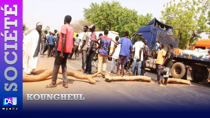 Koungheul: Un camion fou tue un jeune homme à Darou Wolof....Les habitants barrent la route.