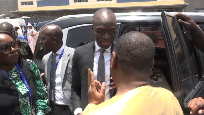 Autosuffisance en Viande : Le député et président de l'Union nationale des organisations d'éleveurs du Sénégal, Harona Gallo Bâ réceptionne 300 boeufs de race Guzera Autosuffisance en Viande : Le député et président de l'Union nationale des organisations d'éleveurs du Sénégal, Harona Gallo Bâ réceptionne 300 boeufs de race Guzera